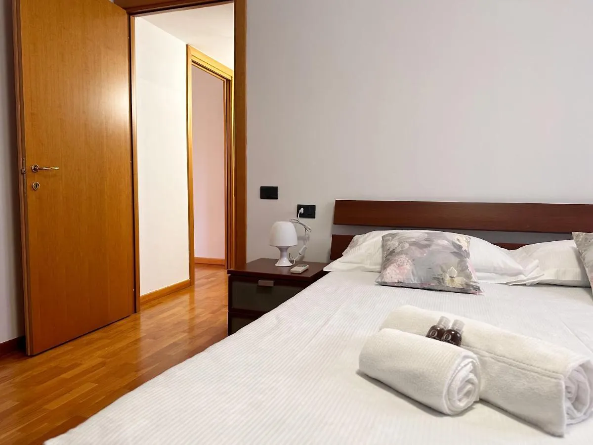 Bwr - Bilocale Con Terrazzo, Via Gonin Apartment Milan 0*,  Italy
